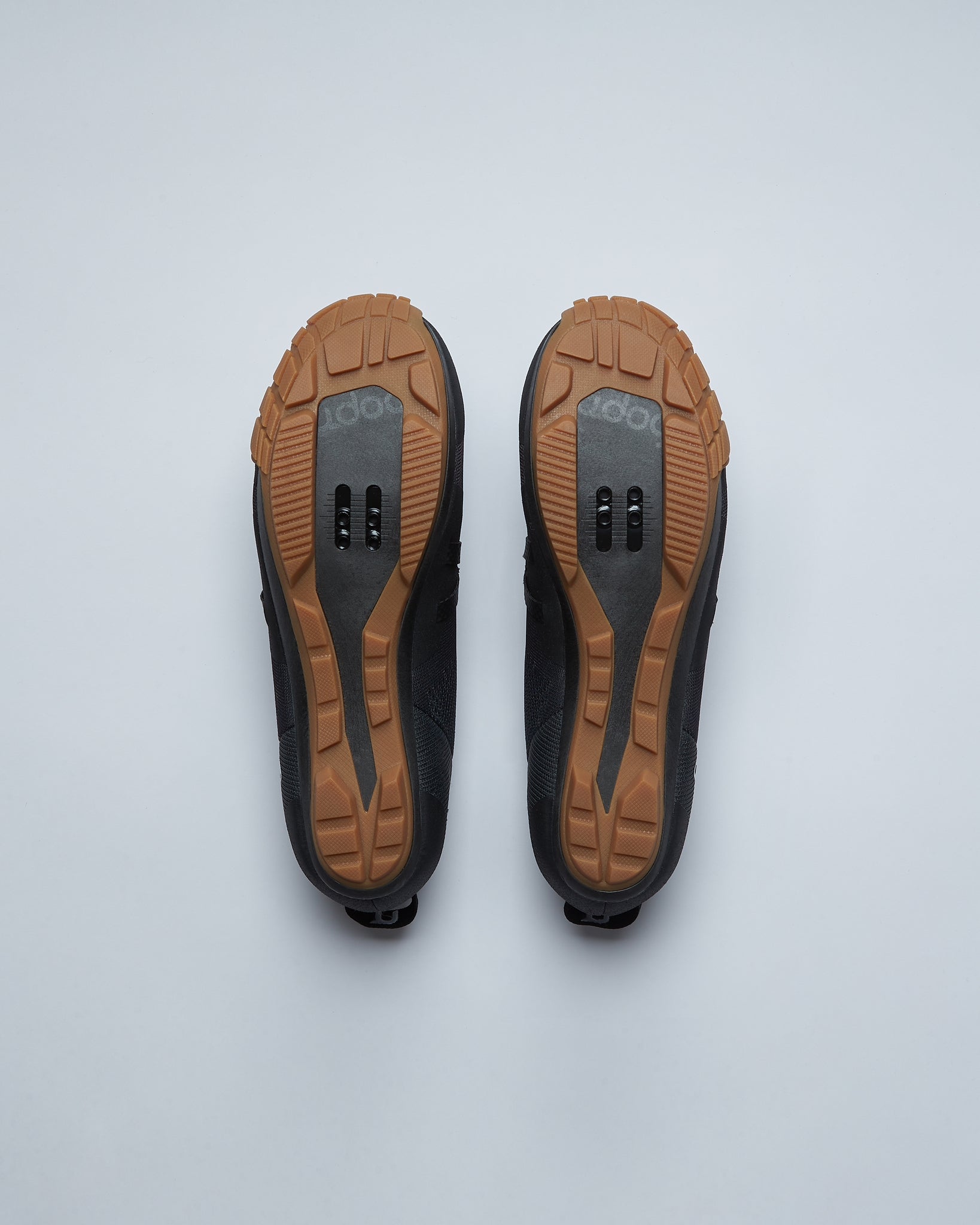 Distanza Carbon — Cinder Black